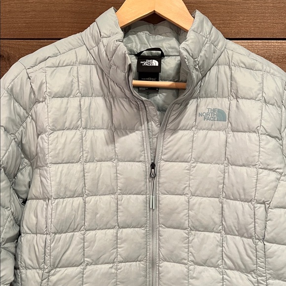 The North Face Women's ThermoBall 2.0 Eco Jacket in Silver Blue - Picture 3 of 9